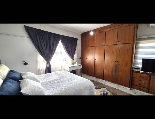 3 bed property to rent in CAPITAL PARK
